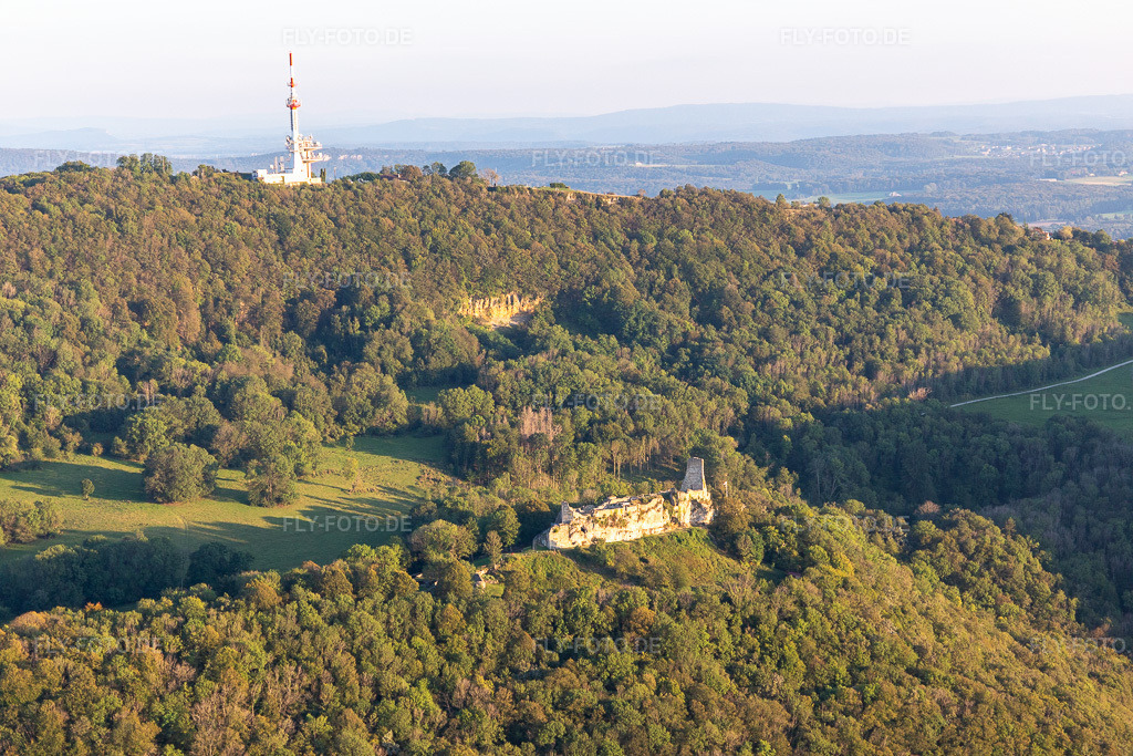Luftbild: Château fort en ruine de Montfaucon in Montfaucon im Bundesland Doubs in Frankreich. Foto: IMG_129648.jpg vom 23.09.2021 durch Werner Riehm/FLY-FOTO.de