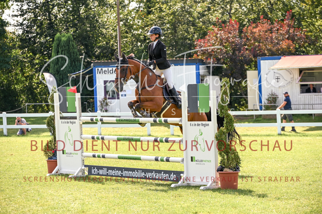 Schugtsche-Düren.2024-10.Springprf.M_-46 | Schugtsche Fotografie - Realisiert mit Pictrs.com