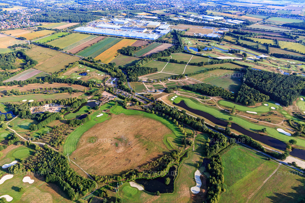 Luftbild: Gelände des Golfplatz Green Eagle Golf Courses (Luhe) im Ortsteil Luhdorf in Winsen im Bundesland Niedersachsen in Deutschland. – Foto: IMG_110344.jpg vom 18.08.2018 durch Werner Riehm/FLY-FOTO.de – Auflösung des Originals: 5472 x 3648 px
