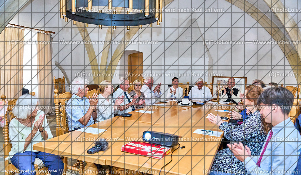 ALP8087_Kartause Gaming_Jubilaeum-Ehrung_Vigneron Jacques | (C)FotoLois.com, Alois Spandl. Ehrung Buchautor Jacques Vigneron aus Ferret, Feier 700 Jahre Hochzeit von Albrecht II mit Johanna von Pfirt, Fr 16. August 2024.