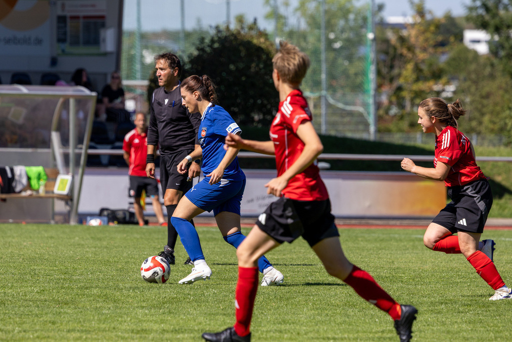 20260906-FCH-Huettlingen_057 | TSV Hüttlingen vs. 1.FC Heidenheim 1846 II, Fußball, Frauen, Bezirkspokal, 2026/2027, 1.Runde, 06.09.2026 in Hüttlingen(Foto: Michael Bulling) - Realisiert mit Pictrs.com