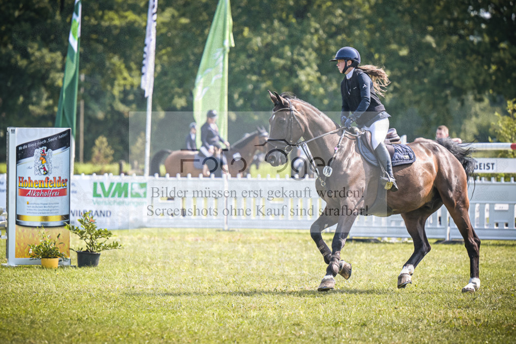 DOS_3002 | Entdecke hochwertige Reitturnierfotos von Foto Oger. Professionell, emotional und authentisch – jetzt Lieblingsmomente im Shop bestellen.Deutschlandweite Turnierfotografie. - Realisiert mit Pictrs.com
