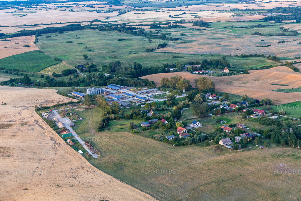 Luftbild: Ortsteil Böckenberg Gut Friedenfelde im Ortsteil Klein-Fredenwalde in Gerswalde im Bundesland Brandenburg in Deutschland. – Foto: IMG_116327.jpg vom 17.07.2019 durch Werner Riehm/FLY-FOTO.de – Auflösung des Originals: 5158 x 3439 px – Auszeit in der Uckermark: im Gutshaus Friedenfelde
