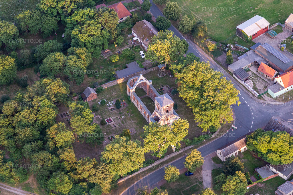 Luftbild: Kirchenruine Flieth in Flieth-Stegelitz im Bundesland Brandenburg in Deutschland. Foto: IMG_116304.jpg vom 17.07.2019 durch Werner Riehm/FLY-FOTO.de