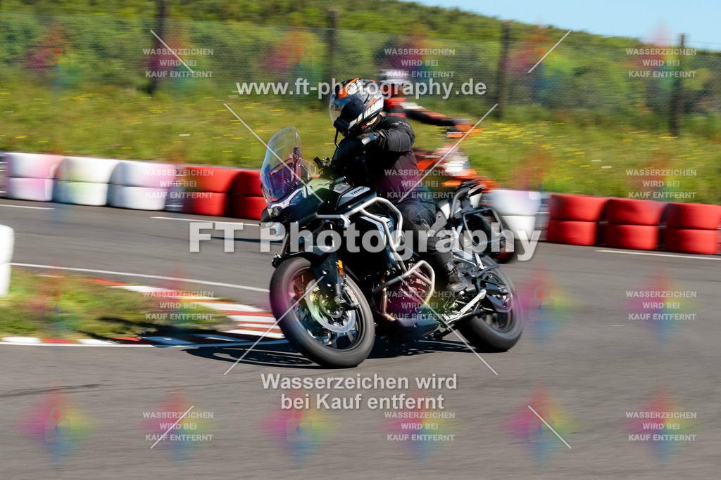 Moto-TeamOBK-21772 | Hier findet Ihr Bilder von Touristenfahrten auf der Nürburgring Nordschleife oder von anderen Veranstaltungen die ich besucht habe. Viel Spass beim Durch Schauen 