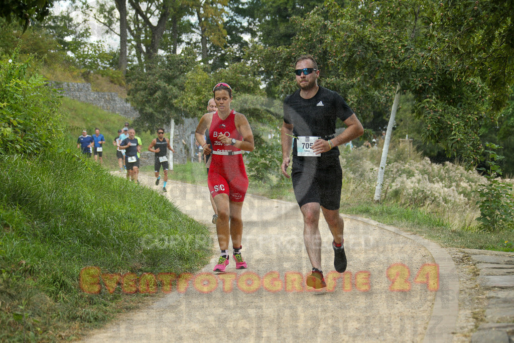 250824_1349_EX1_3815 | Sportfotografie im Rhein-Sieg Kreis, Köln, Bonn, NRW, Rheinland Pfalz, Hessen, etc. Unser Tätigkeitsfeld umfasst den Laufsport vom Volkslauf über den Marathon, Duathlon, Triathon bis zum Ultralauf wie Kölnpfad Ultra oder Schindertrail.