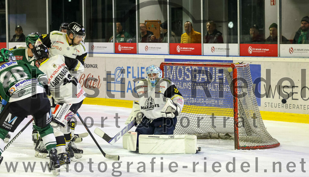 2023-11-17_097_TSV_Erding_gegen_EA_Schongau | Erding, Deutschland, 17.11.2023:
Eishockey, Bayernliga Vorrunde 2023 / 2024, 10. Spieltag, TSV Erding gegen EA Schongau, Endergebnis: 12:4

Torwart Xaver Nagel (EA Schongau, #80)

Foto: Christian Riedel / fotografie-riedel.net