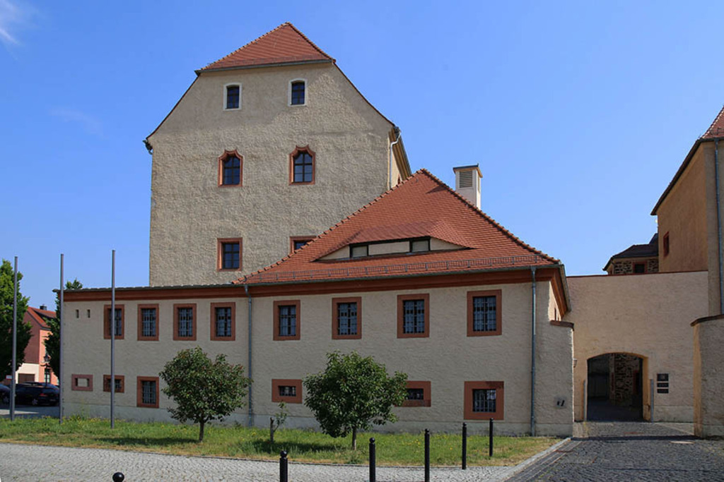 Grimma - Schloss Grimma  (heute: Amtsgericht) | Entdecke über 20 Kategorien Leipzig-Motive: Foto-Downloads, hochwertige Poster, Leinwand- & Fine-Art-Prints. Jetzt Lieblingsfoto im Bildlexikon Leipzig Shop bestellen!