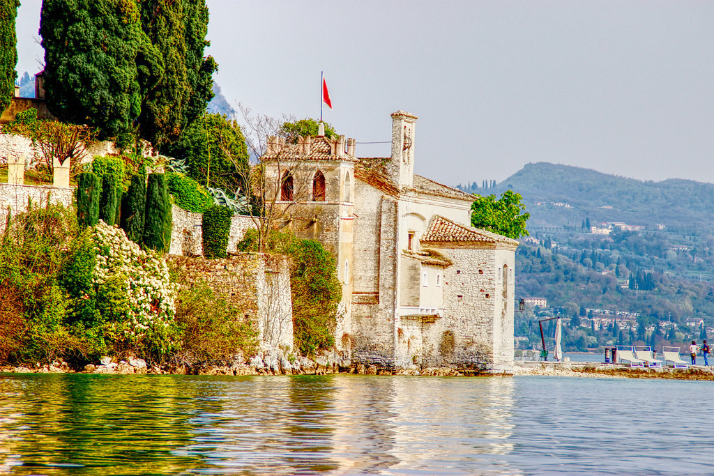 Bardolino Castle | www-pimpup-me - Realisiert mit Pictrs.com