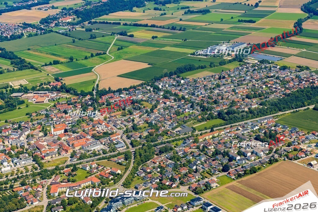 Luftaufnahme der Stadt Ampfing - Die Luftaufnahme wurde 2025 vom UL-Flugzeug heraus erstellt ( keine Drohne ) - Hochauflösende Luftaufnahme - für professionelle Ausdrucke geeignet. Die Geschenkidee !Mit Lizenz und Bildrechte bestellbar