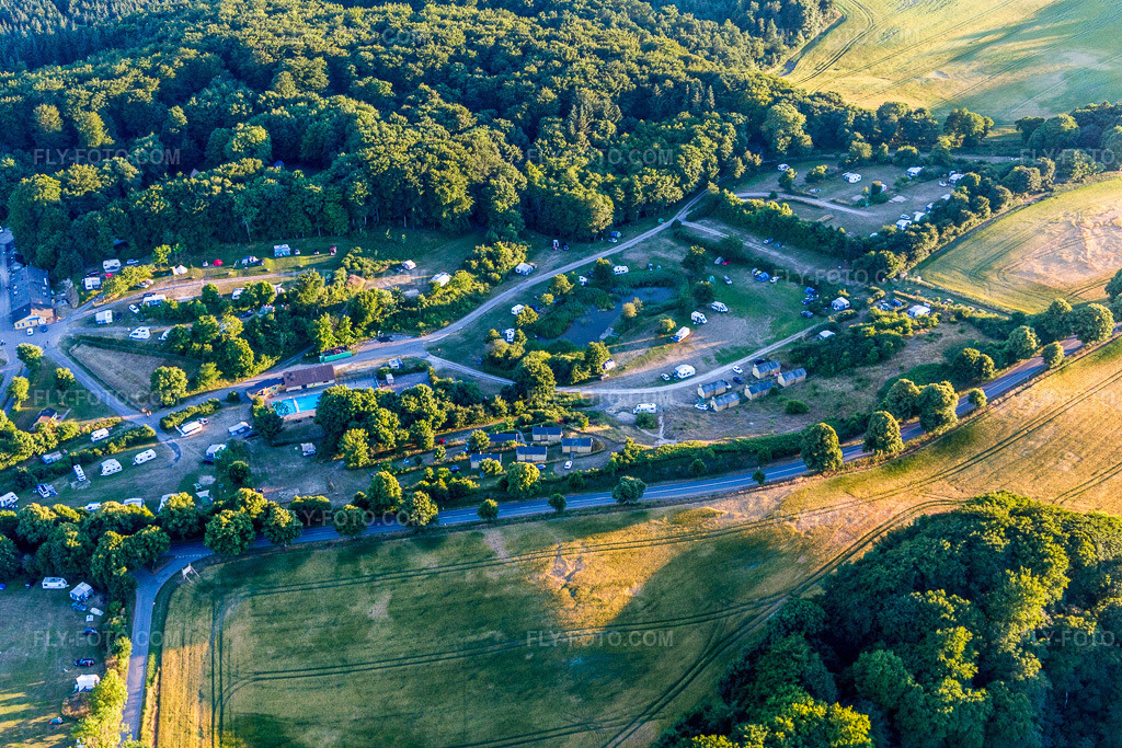 Aerial view: (DK), Møns Klint Resort and Camping in Borre in the state Zealand, Denmark. – Photo: IMG_108698.jpg taken on 07/04/2018 by Werner Riehm/FLY-FOTO.com – Resolution of the original: 5472 x 3648 px