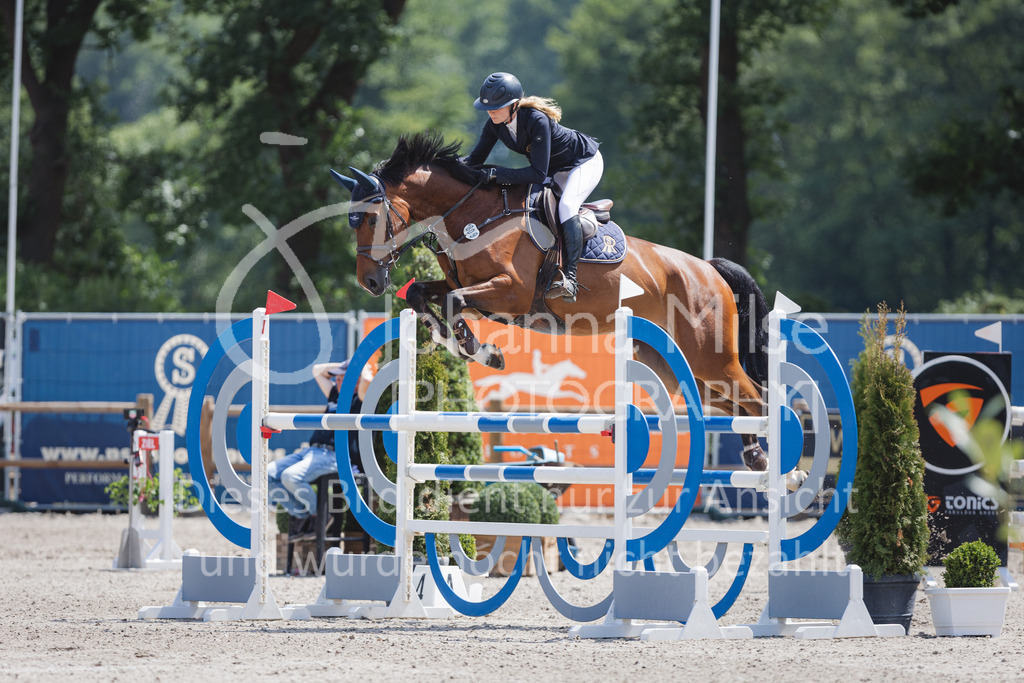 220614_Mühlen_SprPfM-688 | Late Entry Mühlen
Springprüfung Kl.M* 6-8j. Pferde gl. Einlaufprüfung für 6j. Pferde
14.06.2022