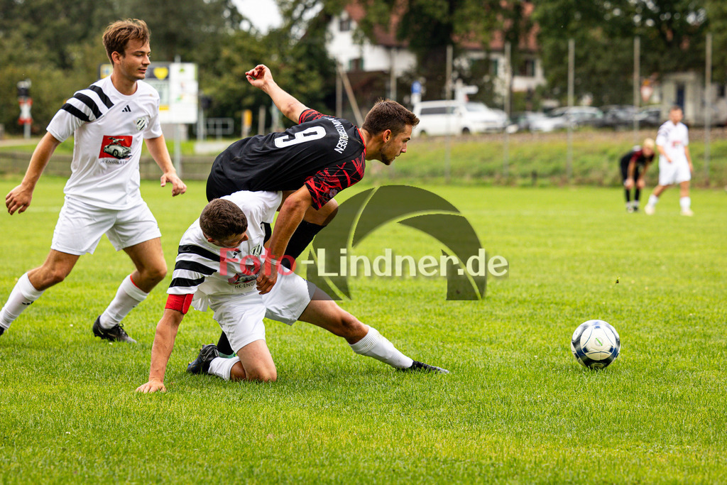 SV Unterhausen gegen SV Polling II  | Fußball A-Klasse Herren Oberbayern Zugspitze Gruppe 5 6. Spieltag, SV Unterhausen gegen SV Polling II , 20240908,Duell zwischen Julian BITTNER (SV Unterhosen 9) und Max TAFERTSHOFER (SV Polling II 10),2024-09-08 in Unterhausen (Sportplatz Unterhausen), Julian BITTNER (SV Unterhosen 9), Max TAFERTSHOFER (SV Polling II 10)Copyright: WolfgangxLindner www.foto-lindner.de / shop.foto-lindner.de