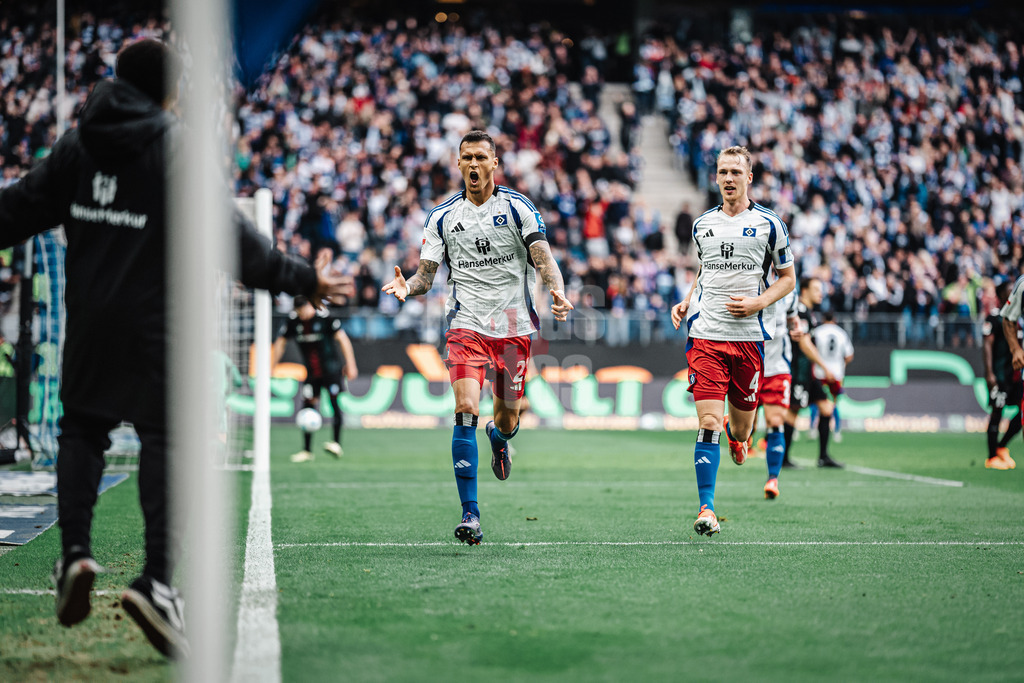 Fußball | Männer | Saison 2024/2025 | 2. Fußball-Bundesliga | 9. Spieltag | Hamburger SV vs. 1. FC Magdeburg | 20.10.2024 | Davie Selke (#27, HSV) trifft zum 3:0 und jubelt
