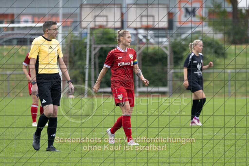 20251012_133320_0515 | #,1.FC Donzdorf (schwarz) vs. VfB Stuttgart II (rot), Fussball, Frauen-Verbandsliga Württemberg, 05. Spieltag, Saison 2025/2026, Rasenplatz Lautertal Stadion, Süßener Straße 16, 73072 Donzdorf, 12.10.2025 - 13:00 Uhr,Foto: PhotoPeet-Sportfotografie/Peter Harich