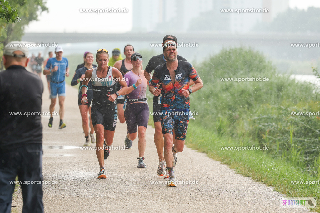 LUR_1342 | 34. M-net Erlanger Triathlon 2025 #erlangertriathlon  #mnettriathlon2025 #mnettriathlon #team #olympischedistanz #mitteldistanz #triathlon #maindonaukanal  #erlangertriathlon2025 #yourpictrs #tv1848 #tv1848erlangen  #triathlonbayern #sportinerlangen #demsportverbunden #sportshot_your_pictrs Copyright: www.sportshot.de