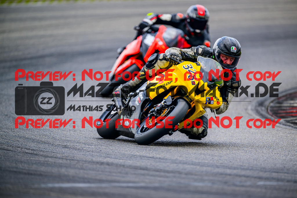 MaZZes_FotoMatrix_240717_6007705_4896 | WEISS