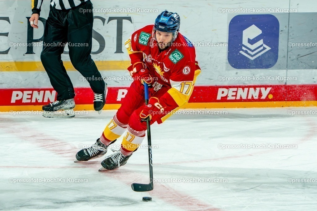 xKKUx26102501032 | 26.10.2025, xydrx, Eishockey, DEL2, Düsseldorfer EG - Blue Devils Weiden, PSD Bank Dome Düsseldorf:  Leon Niederberger (DEG #17) 