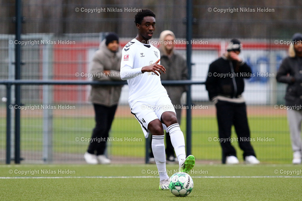 NH_ETSVHamburg_Teutonia05_Testspiel_26012025 | #4 Emmanuel Elom Ntsiakoh (Teutonia 05)Fußball I Herren I Testspiel I Saison 2024-2025 I ETSV Hamburg - Teutonia 05 I 26.01.2025 I Sportplatz Mittlerer Landweg