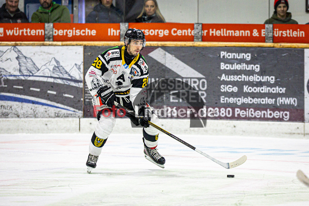 Peißenberg MINERS gegen EA Schongau MAMMUTS | Eishockey Bayernliga 2025/26 Vorbereitung, Peißenberg MINERS gegen EA Schongau MAMMUTS, 20251003,Kurt SONNE (MAMMUTS 28) in Aktion,2025-10-03 in Peißenberg (flatbuy Arena Peißenberg), Kurt SONNE (MAMMUTS 28)Copyright: WolfgangxLindner www.foto-lindner.de
