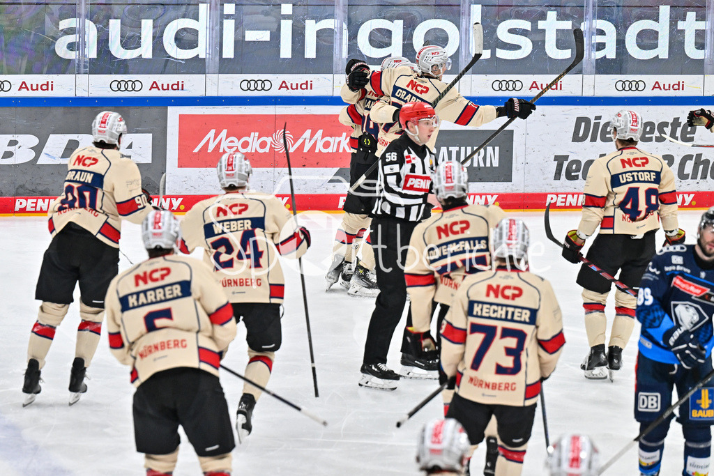 ERC Ingolstadt - Nuernberg Ice Tigers | Grenzeloser Jubel der Ice Tigers nach dem Siegtreffer zum 5-6 in der Verlaengerung durch Hayden SHAW (Nuernberg Ice Tigers 82) / Treffer / DEL: ERC Ingolstadt - Nuernberg Ice Tigers, Saturn Arena am 21.03.2025