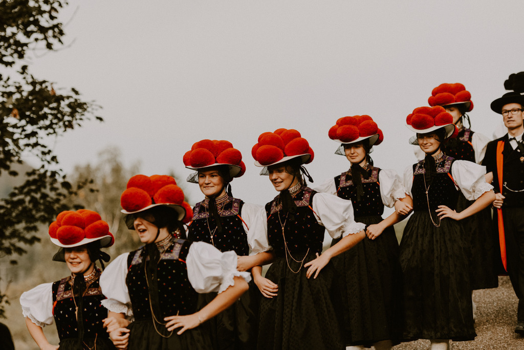 Bollenhuttracht | <div id="allefotografen-seal-verified-green"></div><script src="https://www.allefotografen.de/956728/seal-verified-green/seal.js" async="async"></script> - Realisiert mit Pictrs.com