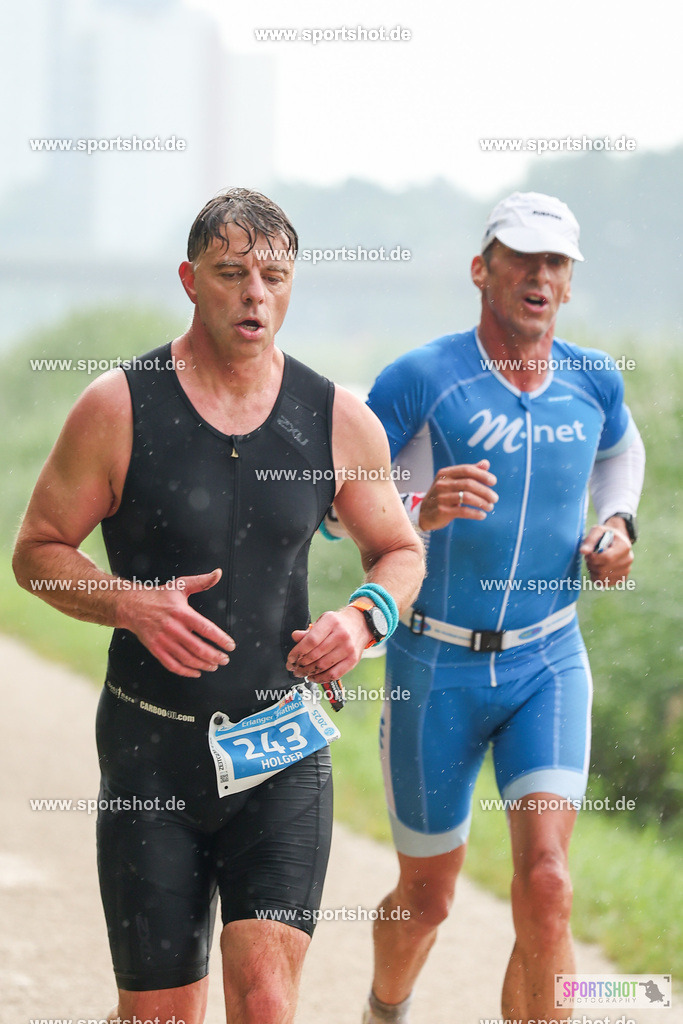 LUR_1238 | 34. M-net Erlanger Triathlon 2025 #erlangertriathlon  #mnettriathlon2025 #mnettriathlon #team #olympischedistanz #mitteldistanz #triathlon #maindonaukanal  #erlangertriathlon2025 #yourpictrs #tv1848 #tv1848erlangen  #triathlonbayern #sportinerlangen #demsportverbunden #sportshot_your_pictrs Copyright: www.sportshot.de