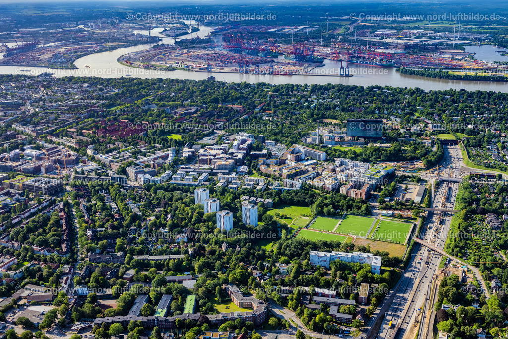 Hamburg_Ottensen_Elbtunnel_Baustelle_ELS_0537050823 | HAMBURG 05.08.2023 Sportplatz- Ensembles des Bahrenfelder Sportverein von 1919 e.V. Altona in Hamburg. // Sports ground ensemble of Bahrenfelder sports club from 1919 e.V. in Hamburg. Foto: Martin Elsen