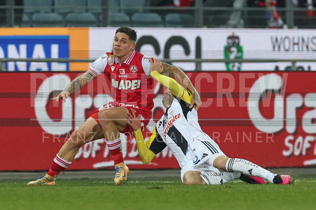 Austrian Bundesliga: Grazer AK 1902 vs LASK | GRAZ, AUSTRIA, 13.DEC.25 - SOCCER - ADMIRAL Bundesliga, Grazer AK 1902 vs LASK. The image shows Dominik Frieser (GAK) and Florian Flecker (Lask).