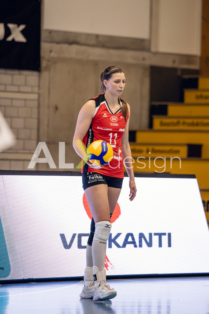 Volleyball I Frauen I Saison 2025-2026 I Volleyball NLA | Women I Round 14 I VC Kanti Schaffhausen - NLZ Volleyball Academy Zürich I 16.01.2026 | VC Kanti Schaffhausen - 11 Kateřina Holásková (CZ) – Mitte - Realisiert mit Pictrs.com