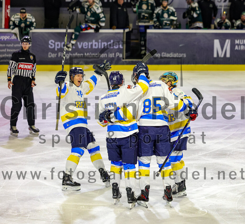 2025-12-05_051_TSV_Erding_gegen_Stuttgart_Rebels | Erding, Deutschland, 05.12.2025:Eishockey, Oberliga Süd 2025 / 2026, 23. Spieltag, TSV Erding gegen Stuttgart Rebels, Endergebnis: 5:6Jubel nach dem 0:1Foto: Christian Riedel / fotografie-riedel.net