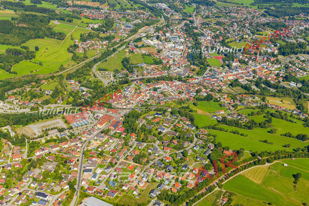 zwiesel-luftaufnahme-bildrechte-5282-jahr-2025 | Luftaufnahme von Zwiesel Vs Google Maps- Die Luftaufnahme wurde 2025 vom UL-Flugzeug heraus erstellt ( keine Drohne ) - Hochauflösende Luftaufnahme - für professionelle Ausdrucke geeignet. Die Geschenkidee !Mit Lizenz und Bildrechte bestellbar
