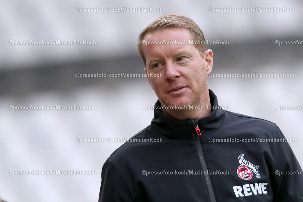 RWE06012402084 | 06.01.2024, Essen, Fußball, Herren, Stadion an der Hafenstraße, Testspiel, Rot-Weiss Essen – 1. FC Köln:  Der neue Cheftrainer Timo Schultz (1.FC Köln) bei seinem ersten Spiel für den Kölner FC. 
DFB regulations prohibit any use of photographs as image sequences and or quasi-video.