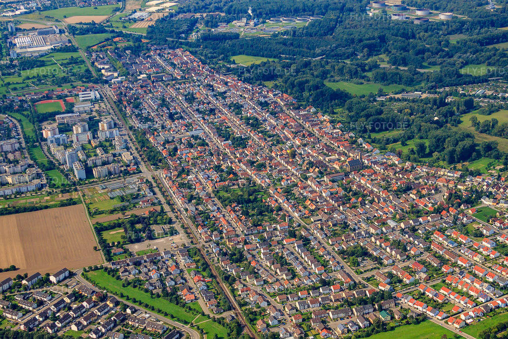 Luftbild: Stadtansicht von Nordosten im Ortsteil Neureut in Karlsruhe im Bundesland Baden-Württemberg in Deutschland. Foto: IMG_33463.jpg vom 05.09.2010 durch Werner Riehm/FLY-FOTO.de