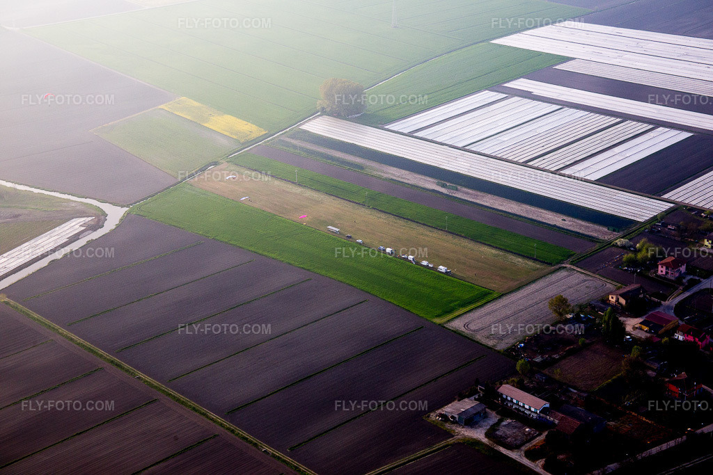 Aerial view: View of the town in Chioggia in the state Veneto, Italy. – Photo: IMG_087627.jpg taken on 04/06/2016 by Werner Riehm/FLY-FOTO.com – Resolution of the original: 5472 x 3648 px