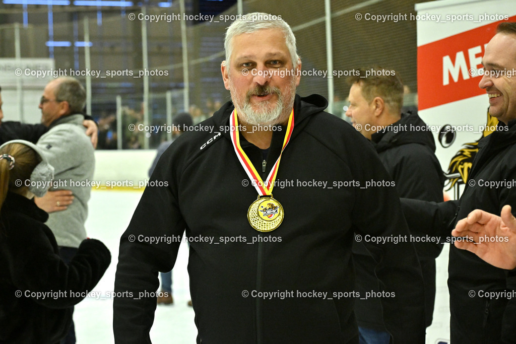 ESC Sparkasse Steindorf Meister 2025/26 | Betreuer ESC Steindorf Stefan Platzner, ESC Sparkasse Steindorf Meister 2025/26, ESC Sparkasse Steindorf Meister 2025/26 am 08.03.2026 in Althofen (Stadthalle Althofen), Austria, (Photo by Bernd Stefan)