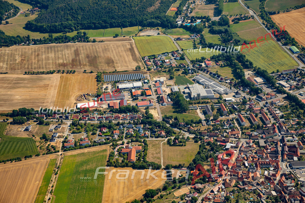 bad-bibra-luftbild-22-207 | Aktuelles Luftbild von  Bad Bibra - Die Luftaufnahme wurde 2022 mittels UL-Flugzeug erstellt ( keine Drohne ) - hochauflösende Kamera-Systeme von  Canon -
Beste Qualität - Für grossformatige Ausdrucke geeignet. Die Geschenkidee !