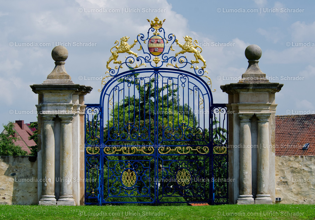 10049-1683 - Schloß Hundisburg | Stockfoto und Bilderpool mit Bildmaterial aus Deutschland, dem Harz, Halberstadt, Quedlinburg, Wernigerode und weltweit. Qualitativ hochwertige und professionelle Fotos anschauen und kaufen. - Realisiert mit Pictrs.com
