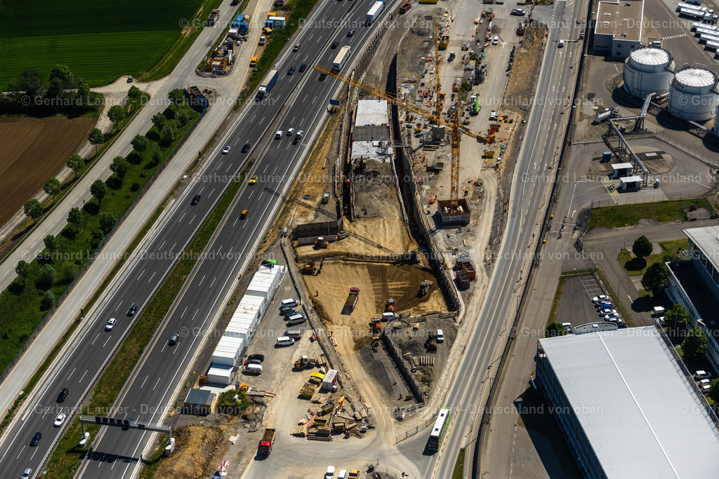 4045672 | STUTTGART 31.05.2021 Baustelle mit Tunnelführungsarbeiten für die Streckenführung und den Verlauf " Flughafentunnel " parallel zum Verlauf der Autobahn BAB A8 im Ortsteil Plieningen in Stuttgart im Bundesland Baden-Württemberg, Deutschland. Weiterführende Informationen bei: GBI Gackstatter Beratende Ingenieure GmbH,  Max Bögl Bauservice GmbH &amp; Co. KG,  Vössing Ingenieurgesellschaft mbH. // Construction site with tunneling work for the route and the "airport tunnel" course parallel to the course of the A8 motorway in the Plieningen district of Stuttgart in the state Baden-Wuerttemberg, Germany. Further information at: GBI Gackstatter Beratende Ingenieure GmbH,  Max Boegl Bauservice GmbH &amp; Co. KG,  Voessing Ingenieurgesellschaft mbH. Foto: Gerhard Launer