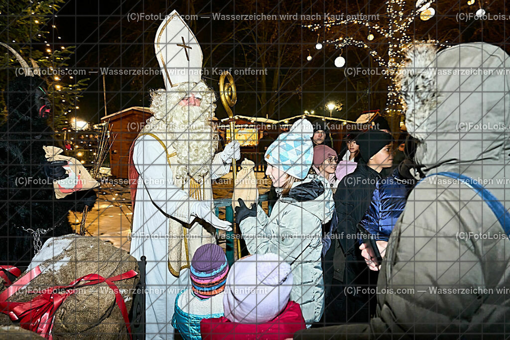 ALP4831_Wieselburger Advent_NikolausAbend | (C)FotoLois.com, Alois Spandl, WIESELBURGER ADVENT, der Nikolaus kommt zu den Kindern und bringt Geschenke, Fr 8. Dez. 2023.