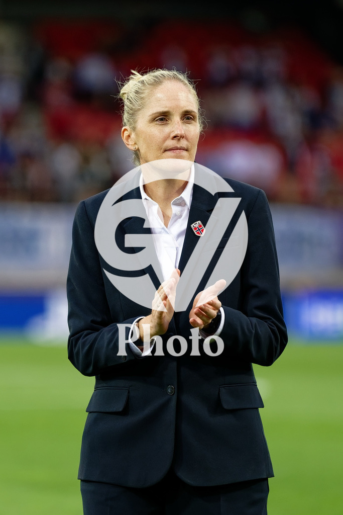 Norway v Finland - UEFA Women's EURO 2025 Group A | SION, SWITZERLAND - JULY 6: Gemma Grainger coach of Norway gestures  during the UEFA Womens EURO 2025 Group A match between Norway and Finland at Stade de Tourbillon on July 6, 2025 in Sion, Switzerland. (Photo by Giuseppe Velletri/Sports Press Photo/Getty Images)
