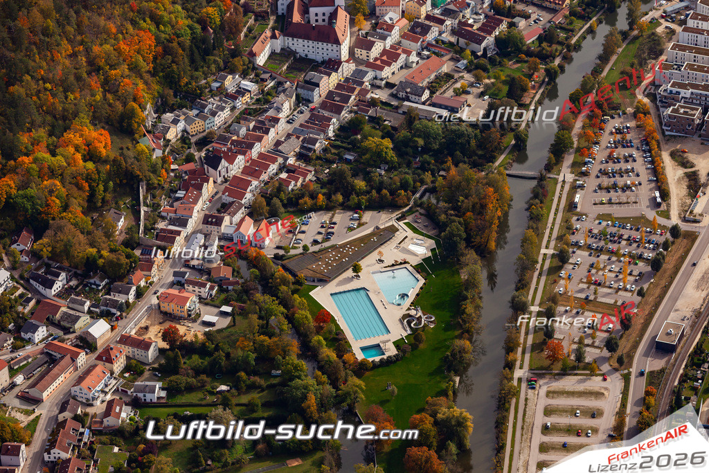 Die Luftbildaufnahme Freibad - Eichstaett wurde 2019 mittels Flugzeug (keine Drohne) erstellt. Perfekte Schärfe und Druck- Ergebnisse- Garantiert!