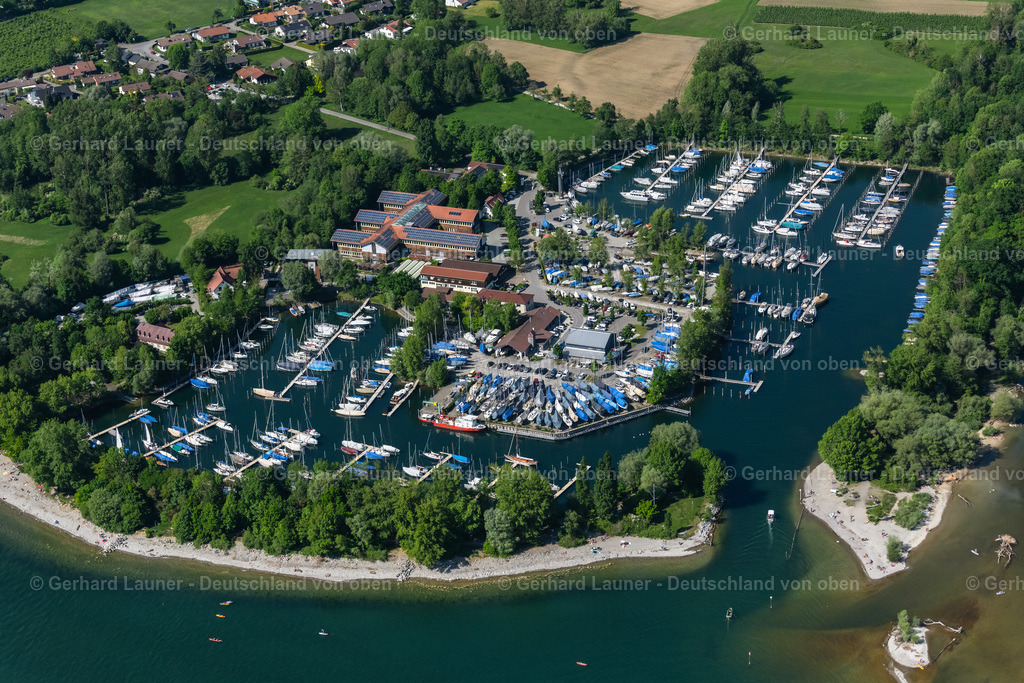 4027919 | LANGENARGEN 17.05.2020 Yachthafen mit Sportboot- Anlegestellen und Bootsliegeplätzen am Uferbereich des Bodensee " BMK Yachthafen Langenargen " in Langenargen am Bodensee im Bundesland Baden-Württemberg, Deutschland. Weiterführende Informationen bei: BMK Yachthafen Langenargen GmbH &amp; Co. KG. // Marina with sports boat moorings and boat moorings on the shore area of a??a??Lake Constance " BMK Yachthafen Langenargen " in Langenargen on Lake Constance in the state Baden-Wuerttemberg, Germany. Further information at: BMK Yachthafen Langenargen GmbH &amp; Co. KG. Foto: Gerhard Launer