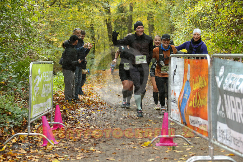 251026_1339_EX1_3808 | Sportfotografie im Rhein-Sieg Kreis, Köln, Bonn, NRW, Rheinland Pfalz, Hessen, etc. Unser Tätigkeitsfeld umfasst den Laufsport vom Volkslauf über den Marathon, Duathlon, Triathon bis zum Ultralauf wie Kölnpfad Ultra oder Schindertrail.