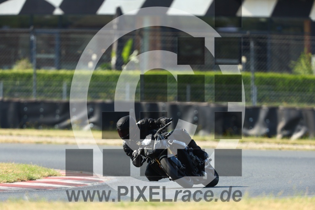 0016-20260713_00722 | Schöne Erinnerungen an spannende Momente - das festzuhalten ist unser Job. PIXELrace.de ist seit 2003 auf den Rennstrecken Europas unterwegs um die Action draußen beim Fahren und die wunderbare Stimmung imm Fahrerlager für euch einzufangen.