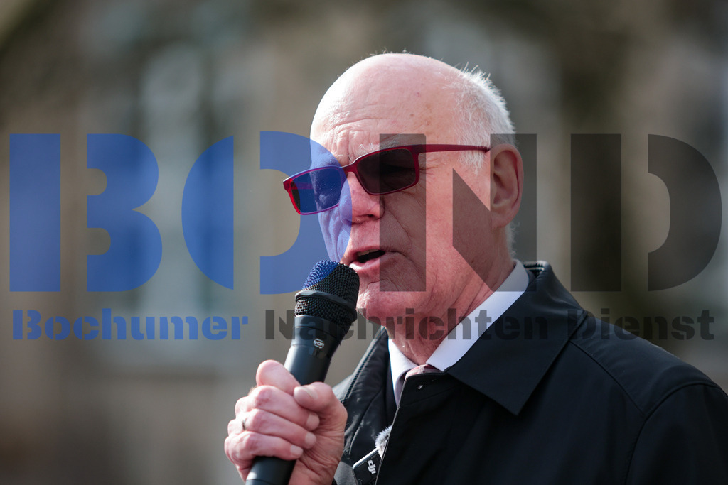 Brandmauer 2024 vor dem Rathaus der Stadt Bochum {date} -  | {headline}



(Foto: Sebastian Sendlak / BOND)

 - Realisiert mit Pictrs.com