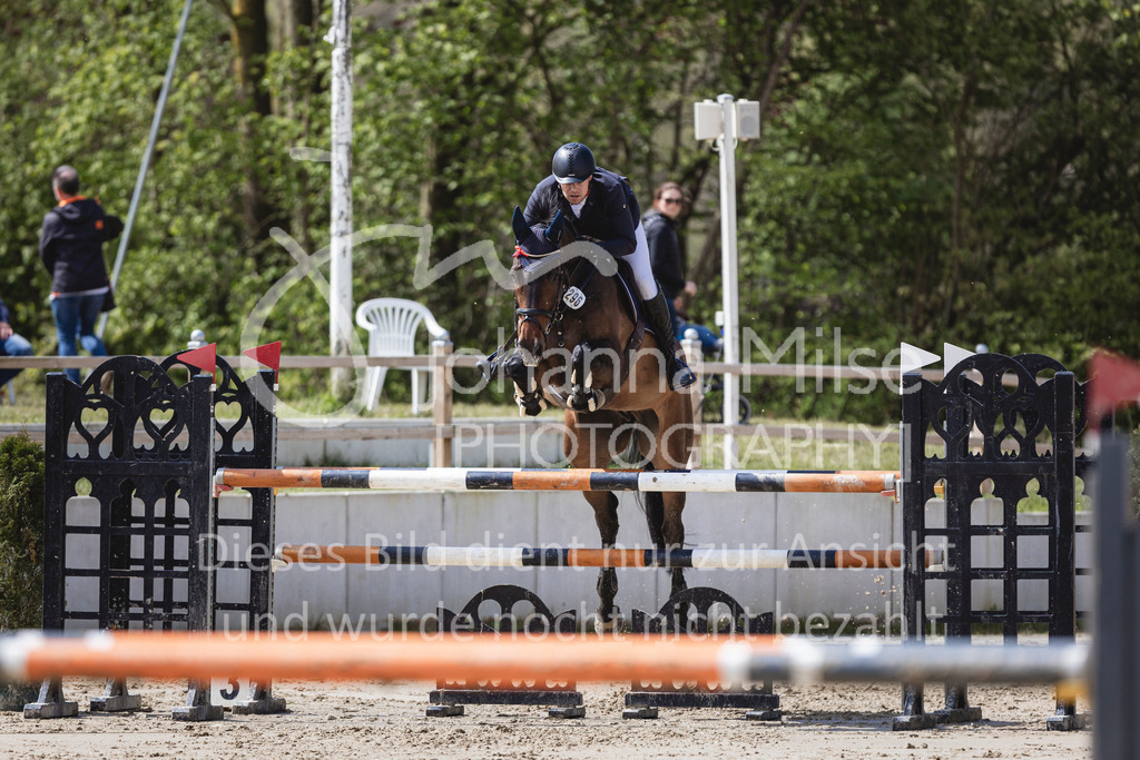 240428_Spenge_M2-Spr-129 | Deine schönsten Turniermomente als professionelle Fotos! Entdecke hochwertige Pferdesport-Fotografie im Online-Shop. Jetzt Fotos finden & bestellen!