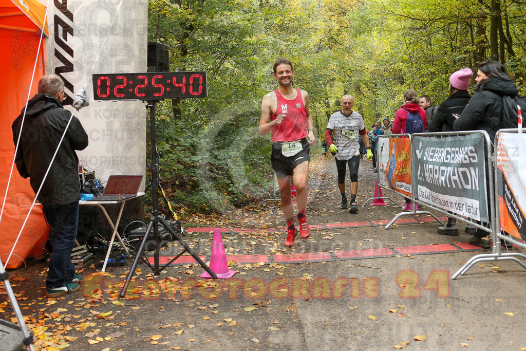 251026_1227_EX1_0418 | Sportfotografie im Rhein-Sieg Kreis, Köln, Bonn, NRW, Rheinland Pfalz, Hessen, etc. Unser Tätigkeitsfeld umfasst den Laufsport vom Volkslauf über den Marathon, Duathlon, Triathon bis zum Ultralauf wie Kölnpfad Ultra oder Schindertrail.