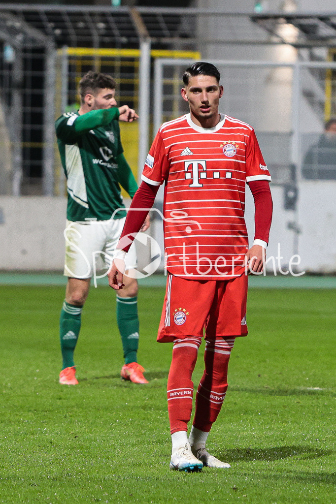 FC Bayern Amateure - 1. FC Schweinfurt | Yusuf Karhan KABADAYI (FCB #7) in Aktion