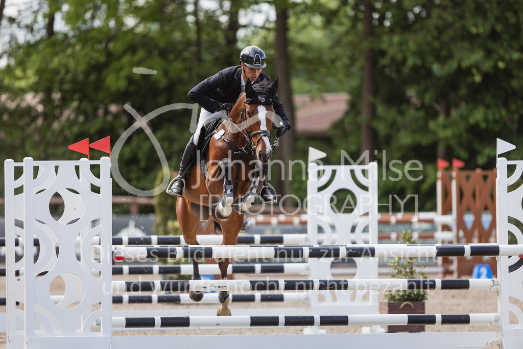 250506_Mühlen_SprPf-L1-313 | Deine schönsten Turniermomente als professionelle Fotos! Entdecke hochwertige Pferdesport-Fotografie im Online-Shop. Jetzt Fotos finden & bestellen!